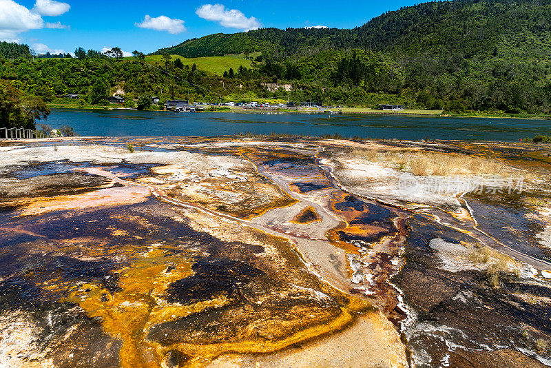 翡翠梯田，Orakei Korako地热公园和洞穴，隐藏山谷，新西兰陶波